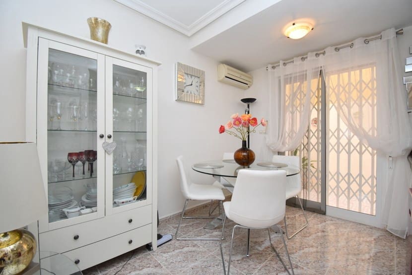 2 slaapkamer Huis te koop in Villamartin met zwembad - € 159.000 (Ref: 9367033)