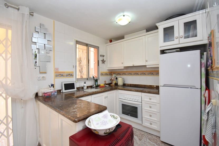 2 slaapkamer Huis te koop in Villamartin met zwembad - € 159.000 (Ref: 9367033)