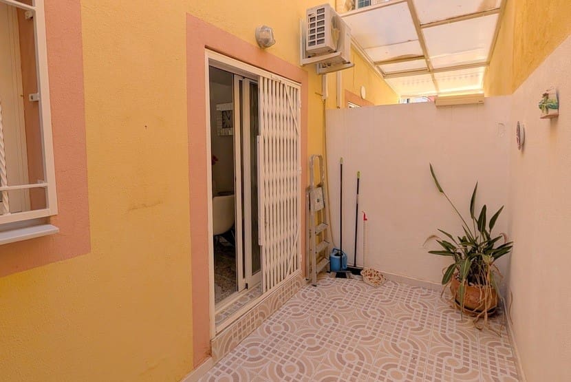 2 slaapkamer Huis te koop in Villamartin met zwembad - € 159.000 (Ref: 9367033)