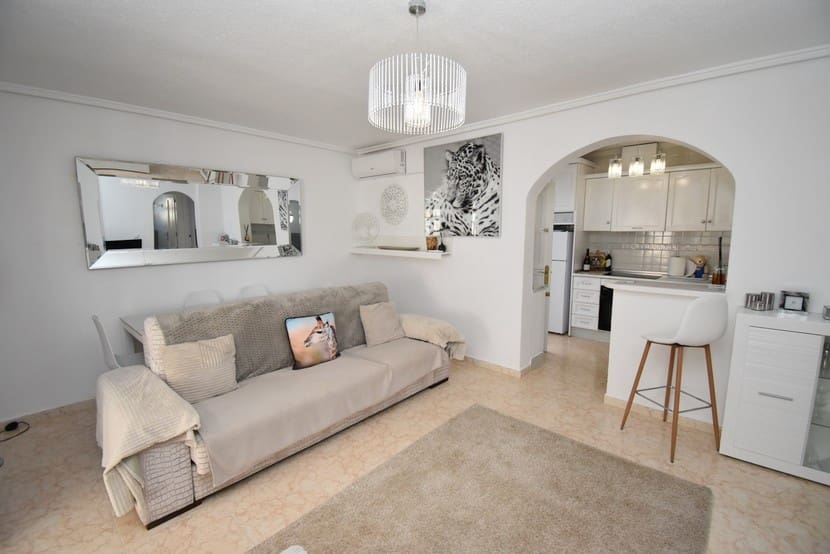 2 slaapkamer Huis te koop in Punta Prima met zwembad - € 219.999 (Ref: 9367035)