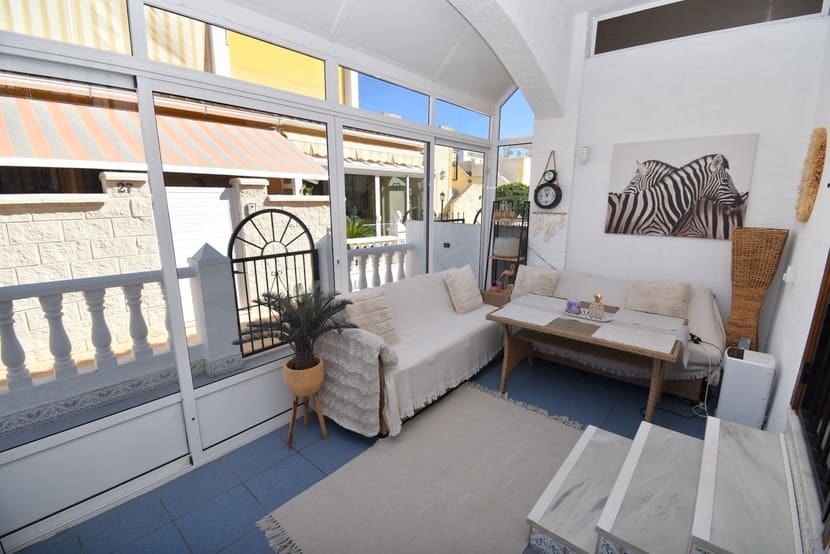 2 slaapkamer Huis te koop in Punta Prima met zwembad - € 219.999 (Ref: 9367035)