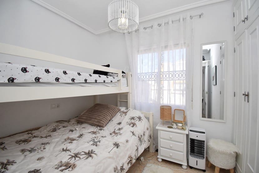 2 slaapkamer Huis te koop in Punta Prima met zwembad - € 219.999 (Ref: 9367035)