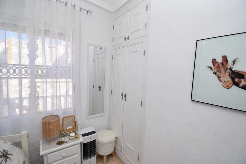 2 slaapkamer Huis te koop in Punta Prima met zwembad - € 219.999 (Ref: 9367035)