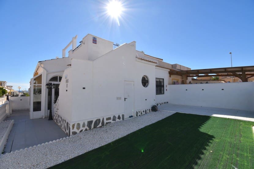 2 slaapkamer Huis te koop in Punta Prima met zwembad - € 219.999 (Ref: 9367035)