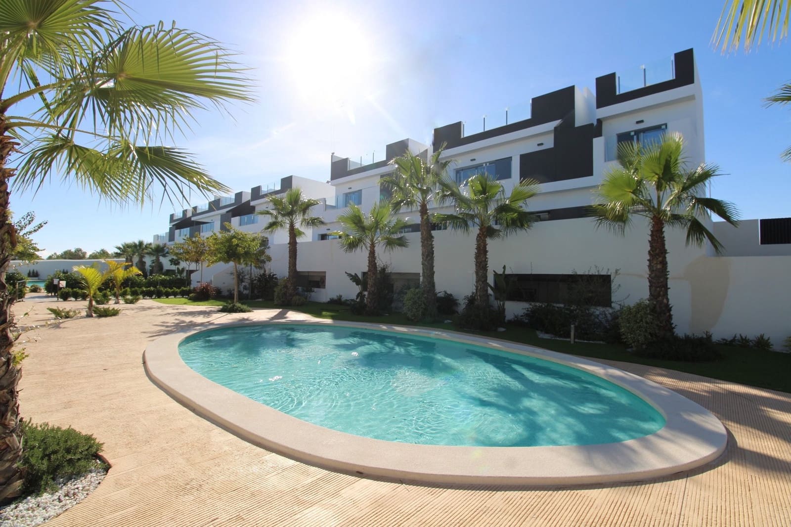 3 Zimmer Apartment zu verkaufen in Los Balcones mit Pool - 350.000 € (Ref: 9371817)