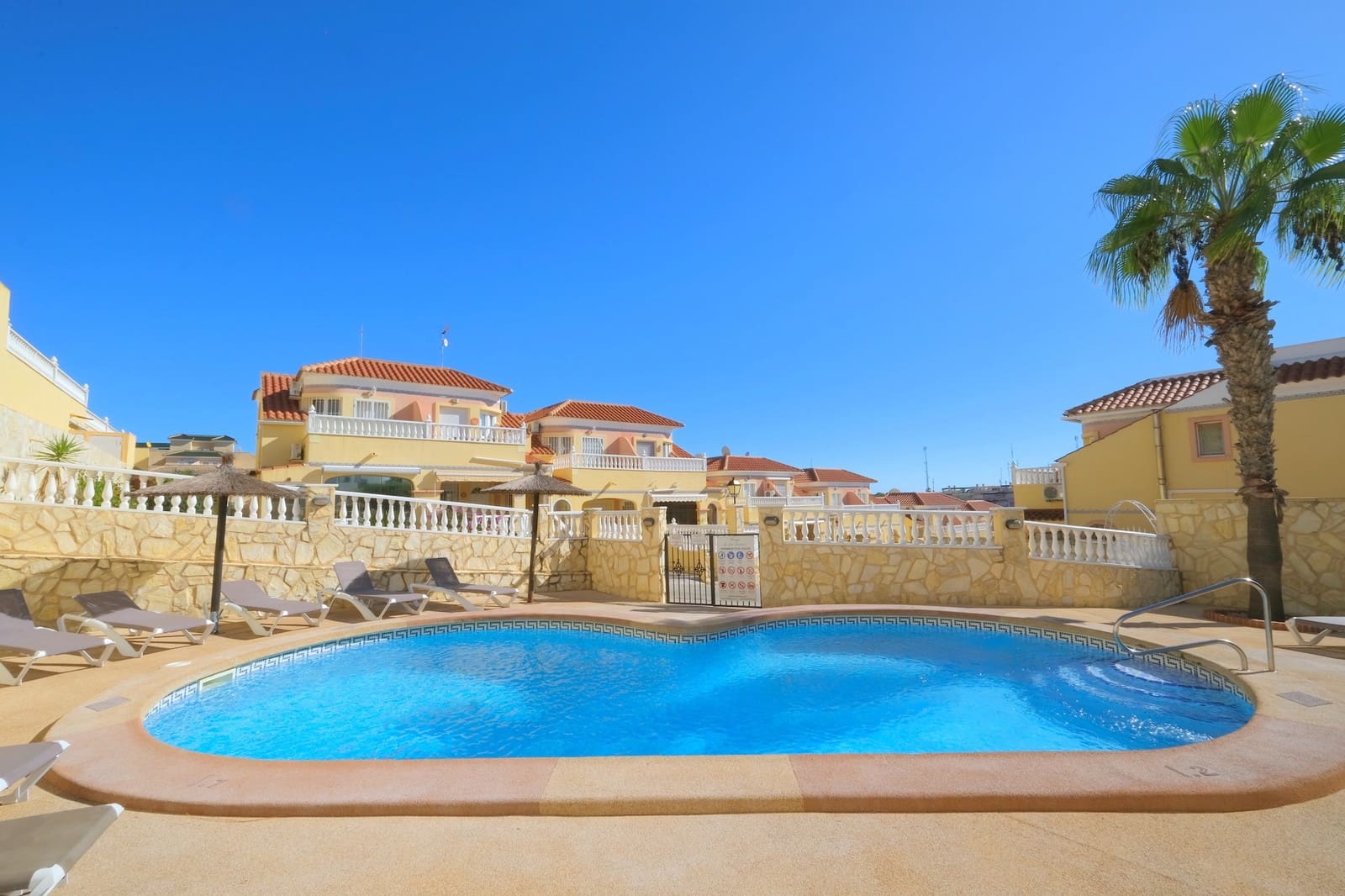 3 sypialnia Dom na sprzedaż w Villamartin z basenem - 179 995 € (Ref: 9375020)