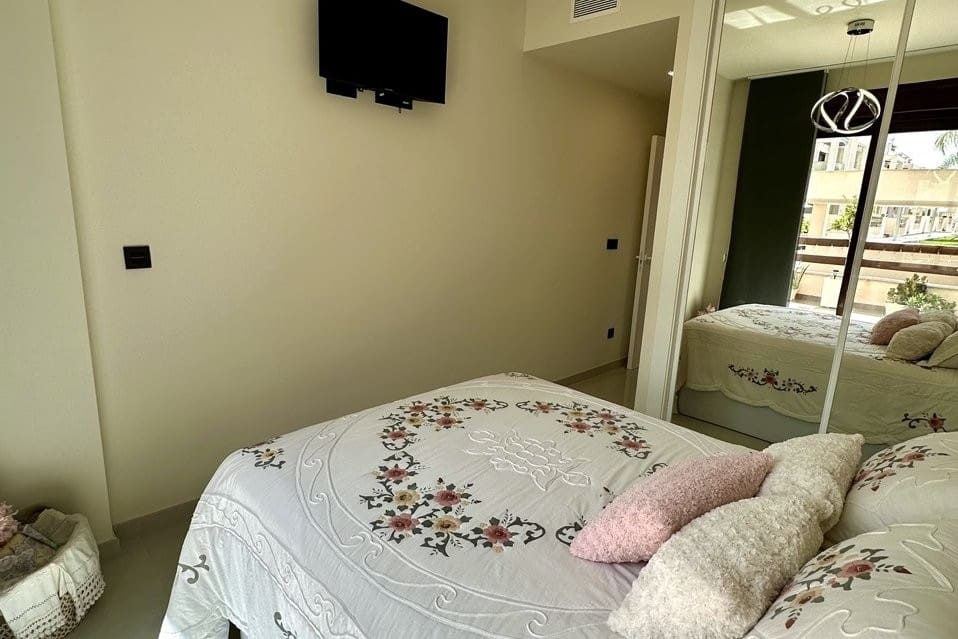 Apartamento de 2 habitaciones en Los Balcones en venta con piscina - 299.000 € (Ref: 9378793)