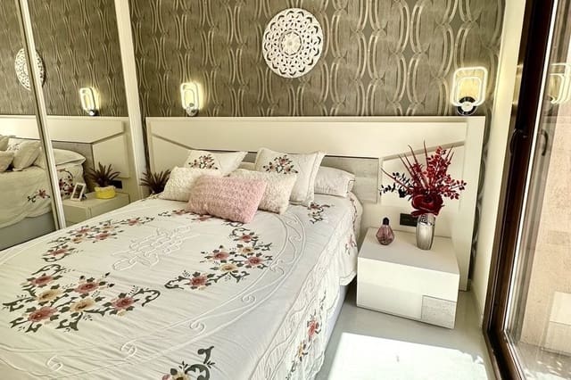 Apartamento de 2 habitaciones en Los Balcones en venta con piscina - 299.000 € (Ref: 9378793)