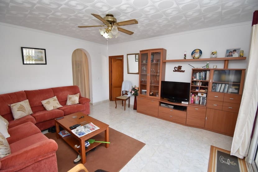 3 slaapkamer Villa te koop in La Siesta met zwembad - € 225.000 (Ref: 9385185)