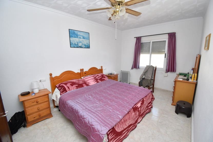 3 slaapkamer Villa te koop in La Siesta met zwembad - € 225.000 (Ref: 9385185)