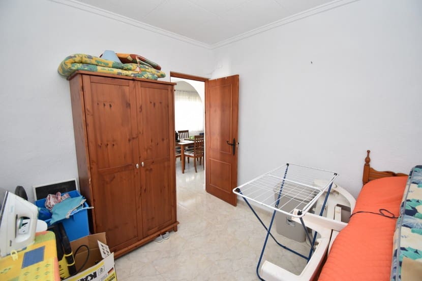 3 slaapkamer Villa te koop in La Siesta met zwembad - € 225.000 (Ref: 9385185)