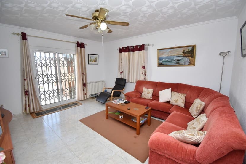 3 slaapkamer Villa te koop in La Siesta met zwembad - € 225.000 (Ref: 9385185)