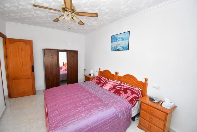 3 slaapkamer Villa te koop in La Siesta met zwembad - € 225.000 (Ref: 9385185)