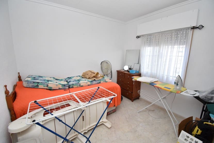 3 slaapkamer Villa te koop in La Siesta met zwembad - € 225.000 (Ref: 9385185)