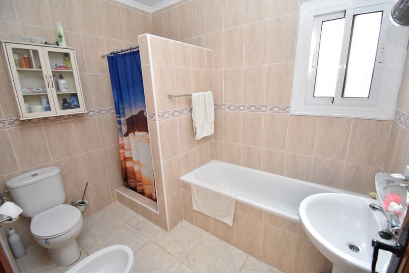 3 slaapkamer Villa te koop in La Siesta met zwembad - € 225.000 (Ref: 9385185)