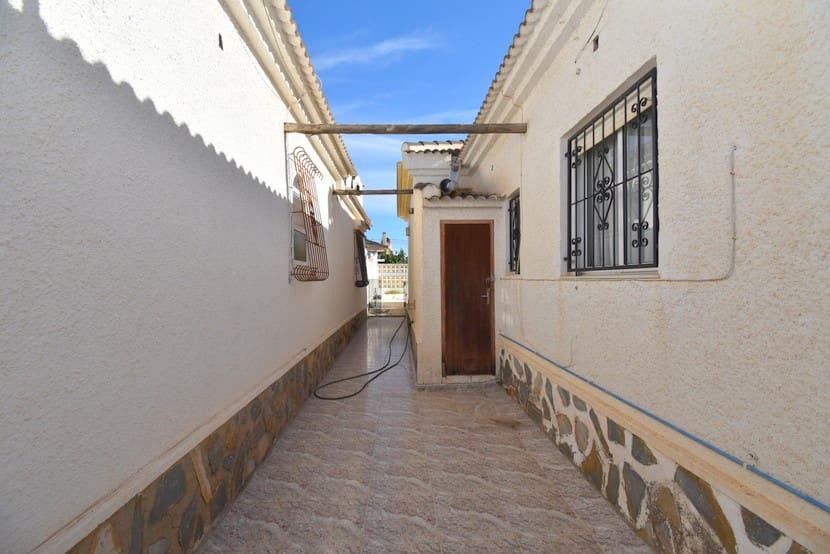 3 slaapkamer Villa te koop in La Siesta met zwembad - € 225.000 (Ref: 9385185)