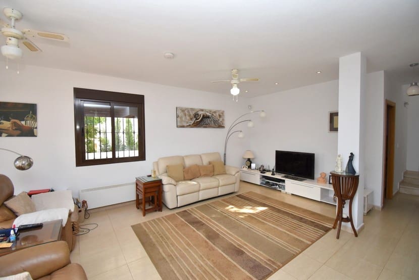 2 slaapkamer Villa te koop in Villamartin met zwembad - € 269.999 (Ref: 9385186)