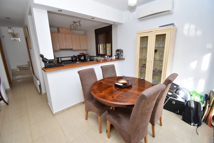 2 slaapkamer Villa te koop in Villamartin met zwembad - € 269.999 (Ref: 9385186)