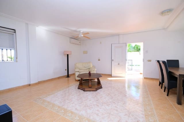 3 Zimmer Villa zu verkaufen in Playa Flamenca, Orihuela mit Pool - 385.000 € (Ref: 9402970)