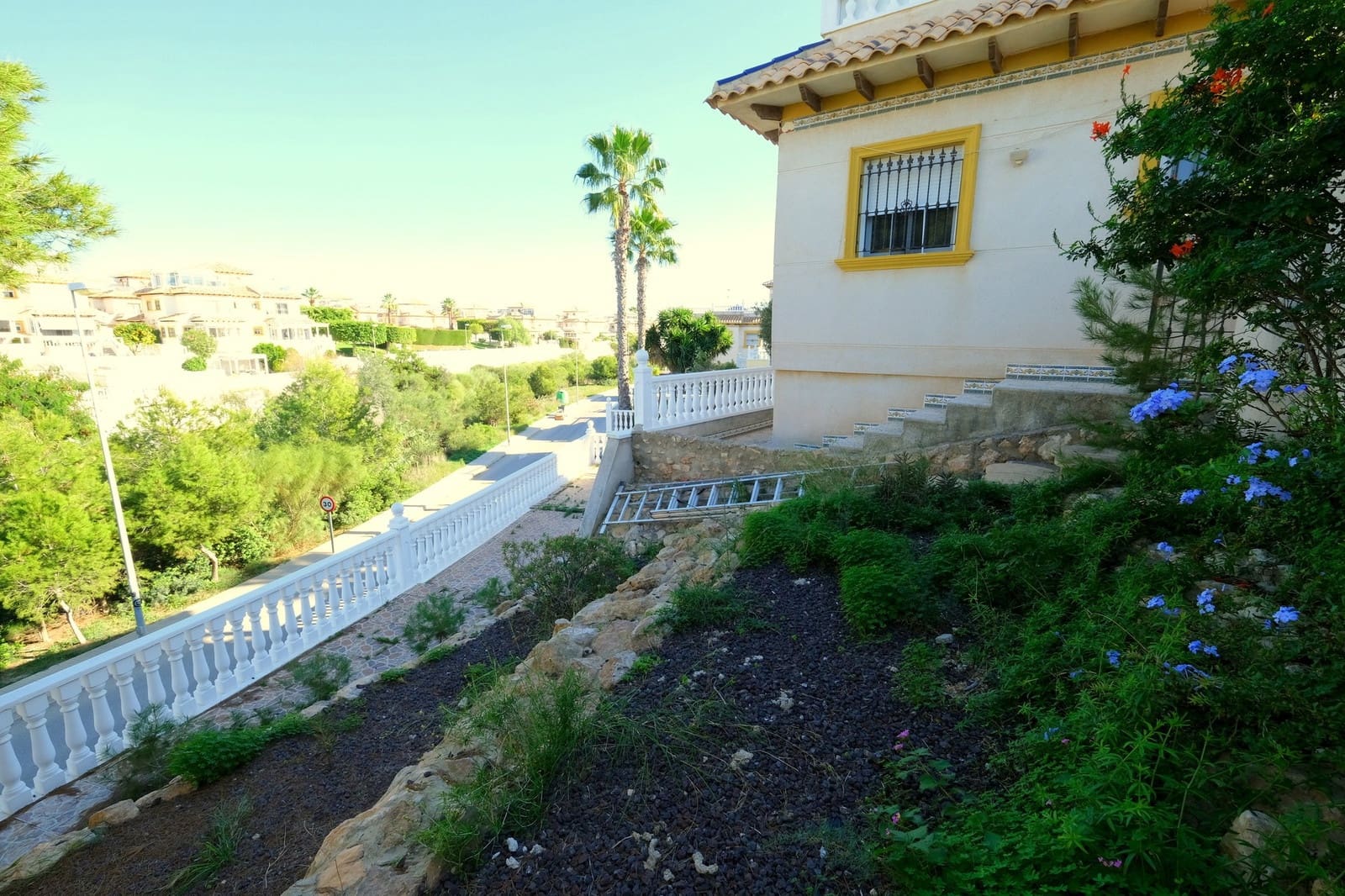 3 slaapkamer Villa te koop in Playa Flamenca met zwembad - € 385.000 (Ref: 9402970)
