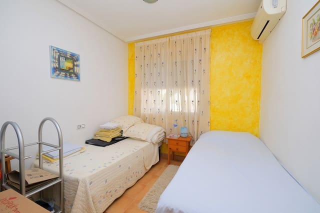 Casa de 3 habitaciones en Villamartin, Orihuela en venta con piscina - 189.995 € (Ref: 9402971)