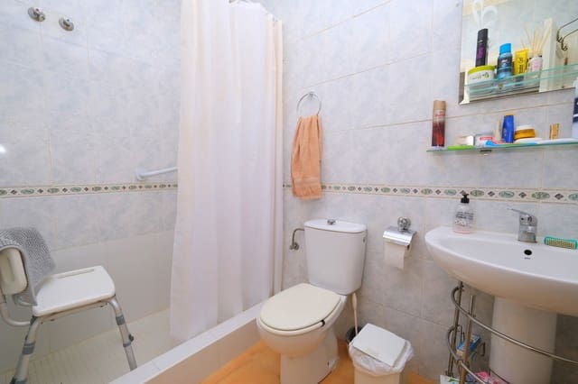 Casa de 3 habitaciones en Villamartin, Orihuela en venta con piscina - 189.995 € (Ref: 9402971)