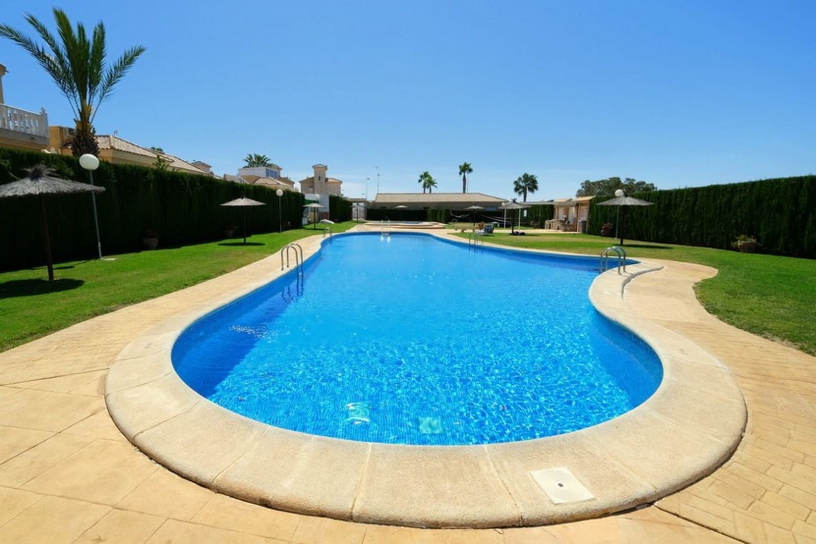 3 Zimmer Haus zu verkaufen in Villamartin mit Pool - 189.995 € (Ref: 9402971)