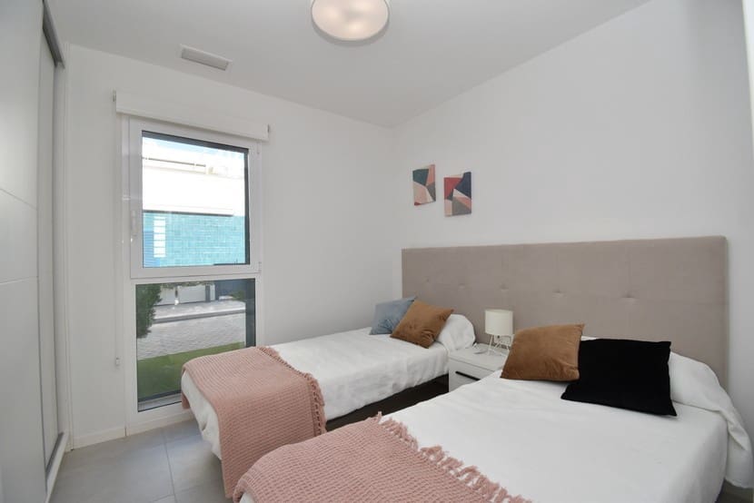 2 slaapkamer Appartement te koop in Playa Flamenca met zwembad - € 239.999 (Ref: 9402972)