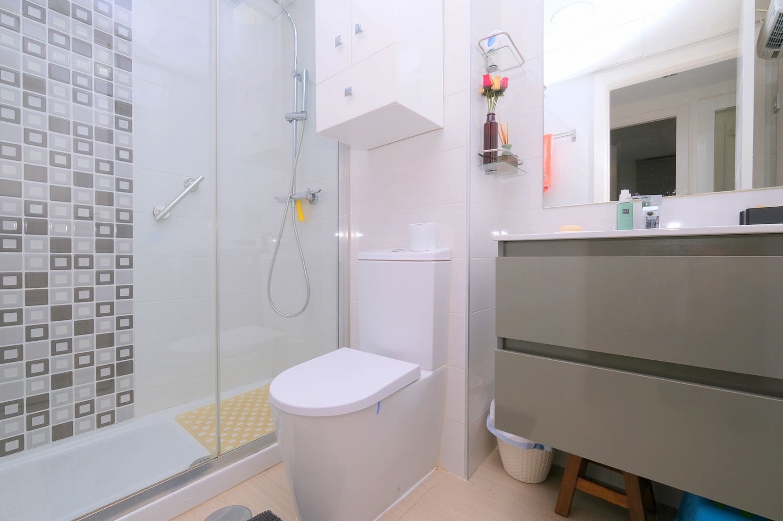 3 slaapkamer Appartement te koop in Punta Prima met zwembad - € 295.000 (Ref: 9415438)