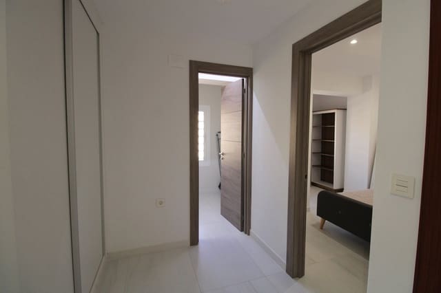 3 soveværelse Lejlighed til salg i Puerto Deportivo, Torrevieja med swimmingpool - € 299.000 (Ref: 9415439)