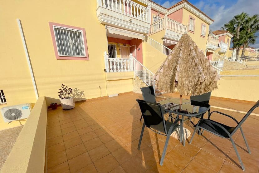 Apartamento de 2 habitaciones en Villamartin en venta con piscina - 139.995 € (Ref: 9415440)