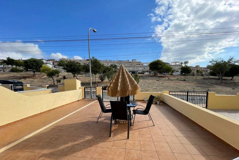 Apartamento de 2 habitaciones en Villamartin en venta con piscina - 139.995 € (Ref: 9415440)