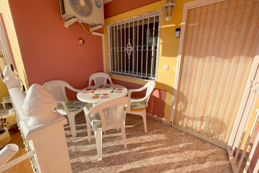 Apartamento de 2 habitaciones en Villamartin en venta con piscina - 139.995 € (Ref: 9415440)