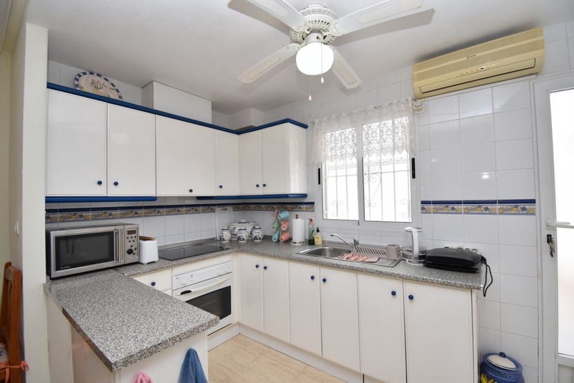 Apartamento de 2 habitaciones en Villamartin en venta con piscina - 134.995 € (Ref: 9415441)