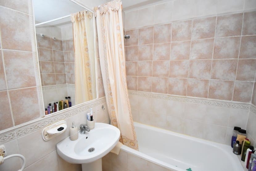 Apartamento de 2 habitaciones en Villamartin en venta con piscina - 134.995 € (Ref: 9415441)