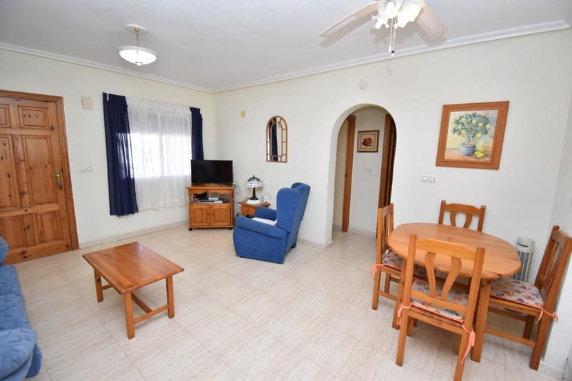 Apartamento de 2 habitaciones en Villamartin en venta con piscina - 134.995 € (Ref: 9415441)