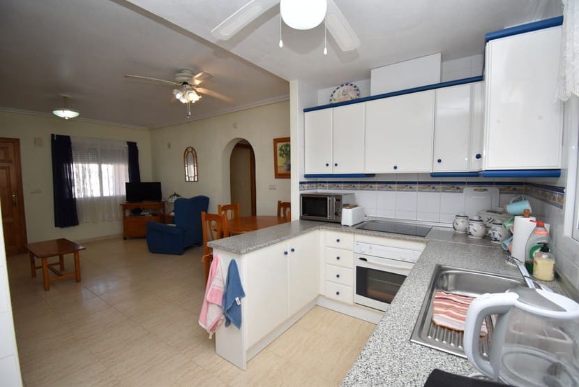 Apartamento de 2 habitaciones en Villamartin en venta con piscina - 134.995 € (Ref: 9415441)