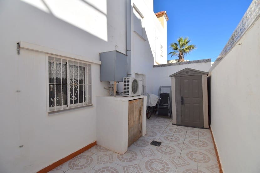 Apartamento de 2 habitaciones en Villamartin en venta con piscina - 134.995 € (Ref: 9415441)