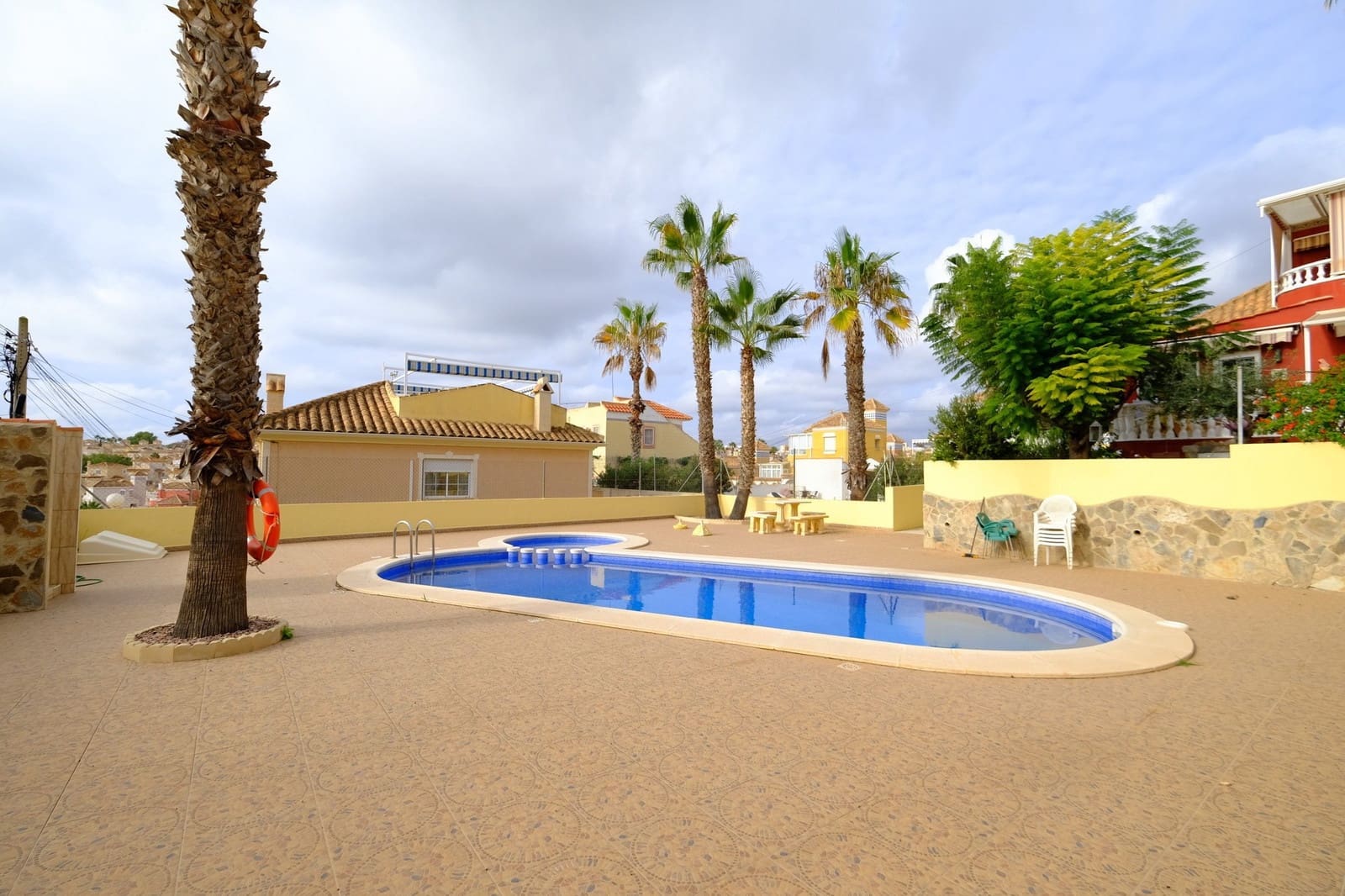 Apartamento de 2 habitaciones en Villamartin en venta con piscina - 134.995 € (Ref: 9415441)