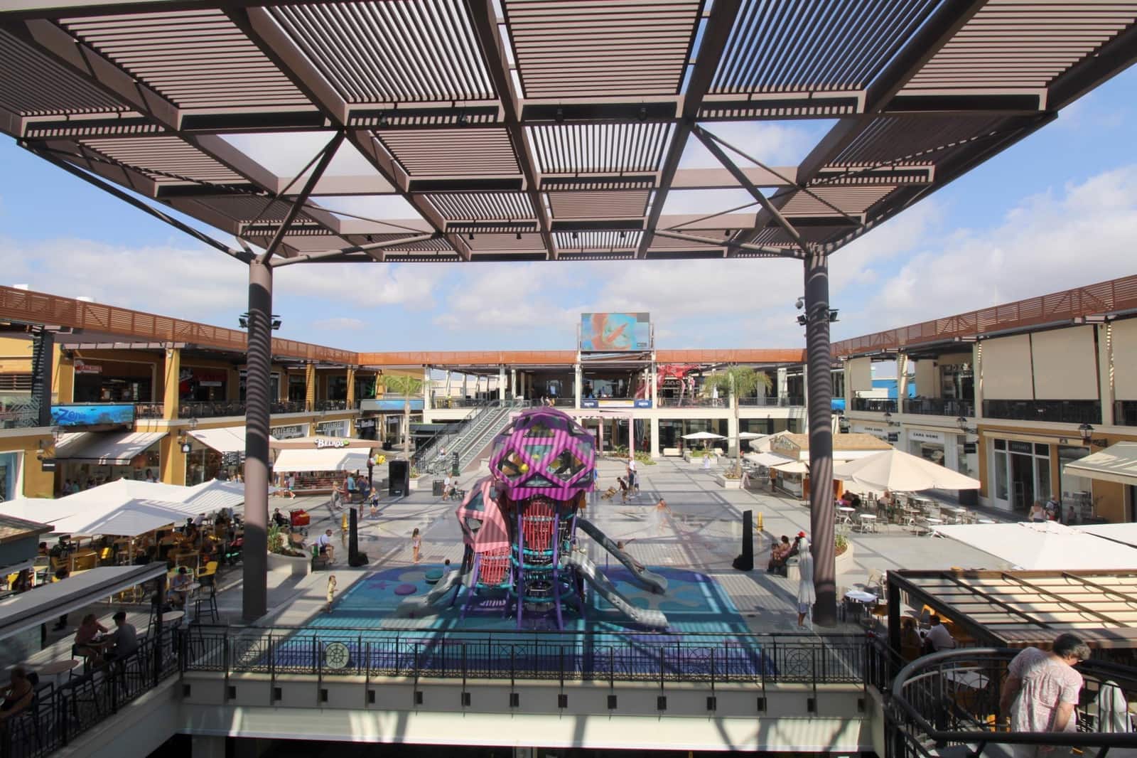 Apartamento de 2 habitaciones en Villamartin en venta con piscina - 134.995 € (Ref: 9415441)