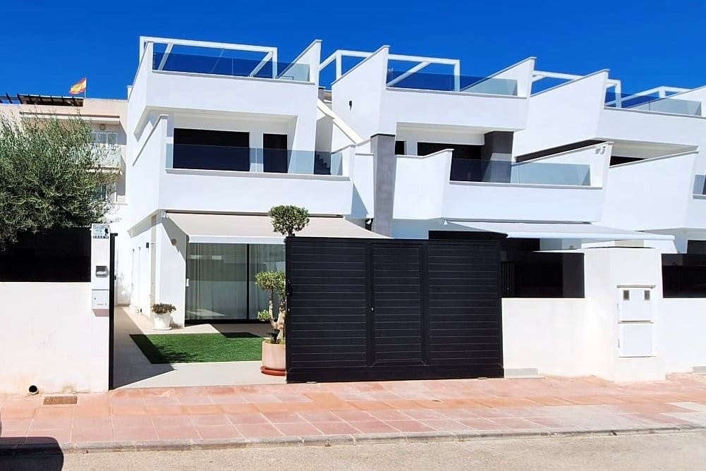 Chalet de 3 habitaciones en Santiago de la Ribera en venta con piscina - 419.000 € (Ref: 9431171)