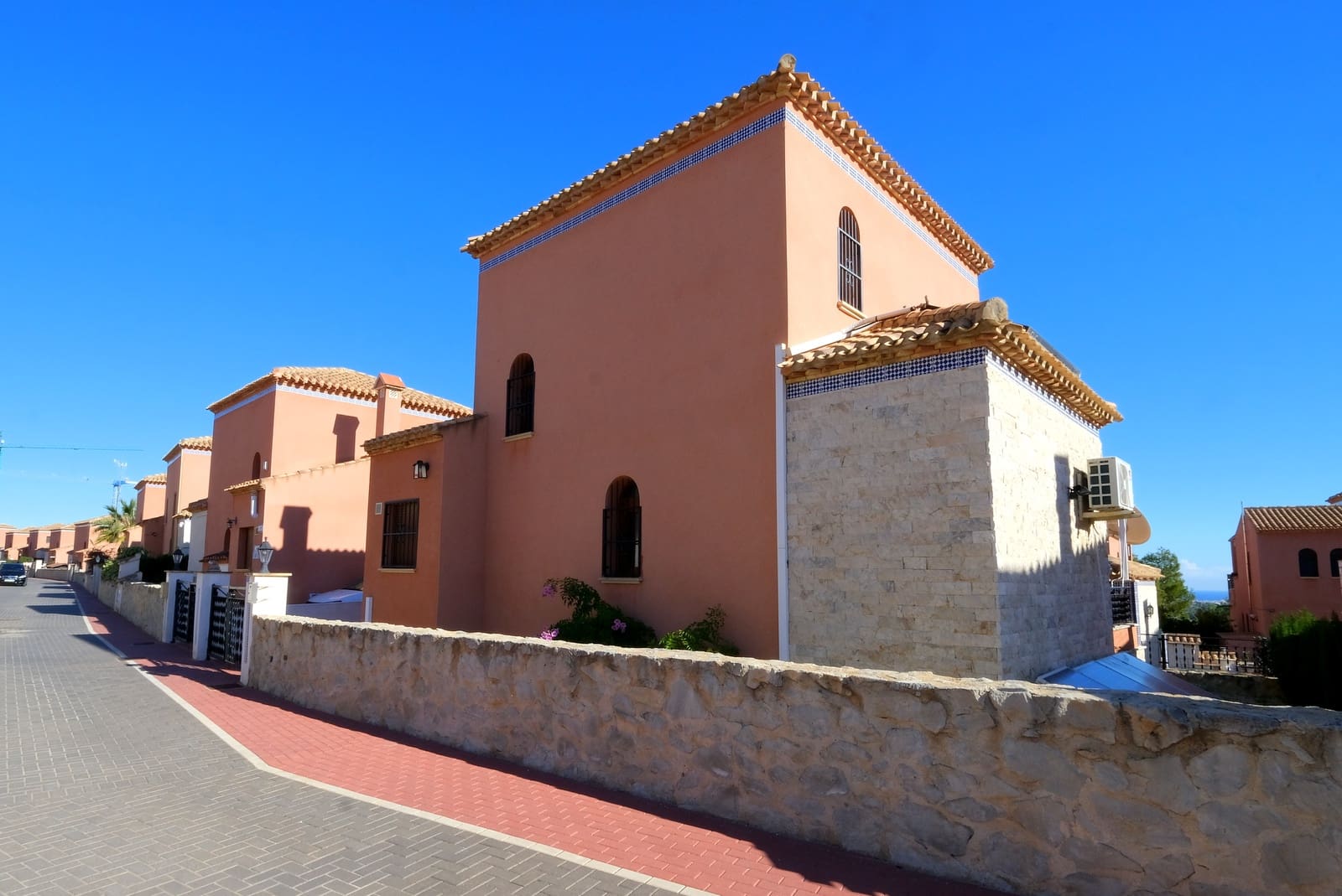 Chalet de 3 habitaciones en San Miguel de Salinas en venta con piscina - 259.900 € (Ref: 9431172)