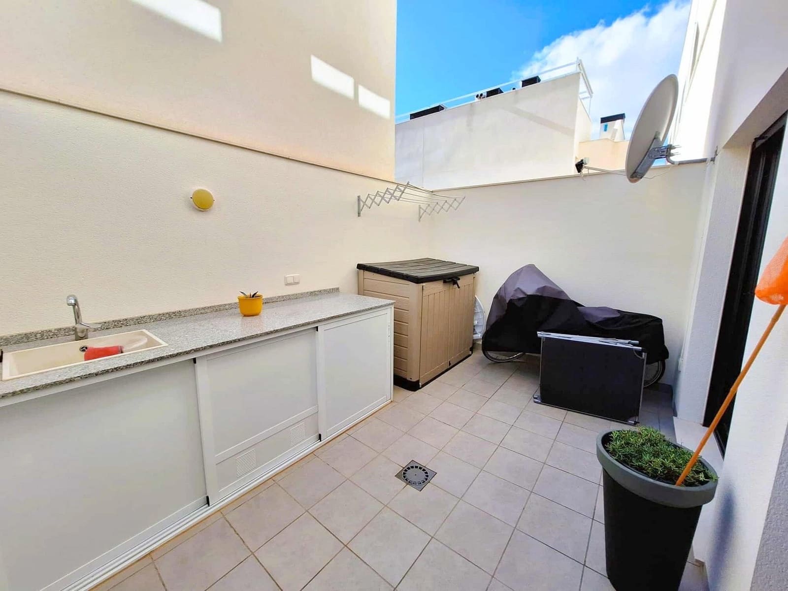 2 soverom Leilighet til salgs i Lo Pagan med svømmebasseng - € 189 000 (Ref: 9431173)