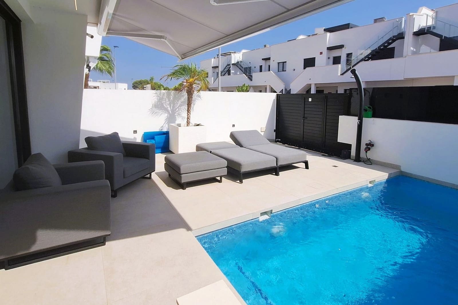 Chalet de 3 habitaciones en Santiago de la Ribera en venta con piscina - 420.000 € (Ref: 9431175)