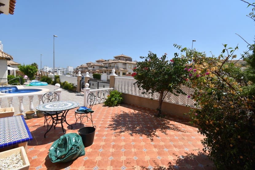 3 camera da letto Villa in vendita in La Zenia con piscina - 389.999 € (Rif: 9431180)