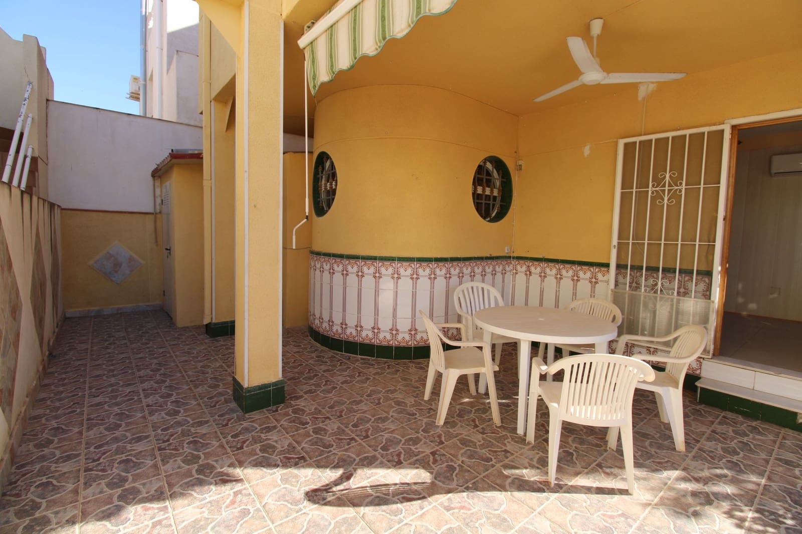 3 soveværelse Byhus til salg i Torrevieja - € 149.000 (Ref: 9436926)