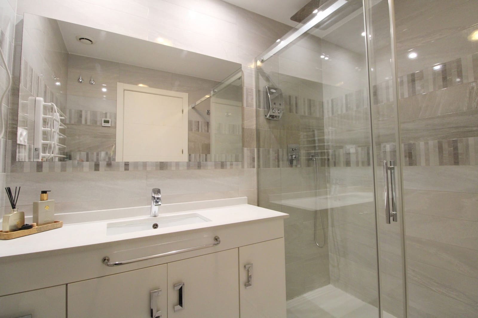 2 slaapkamer Appartement te koop in Punta Prima met zwembad - € 420.000 (Ref: 9439587)