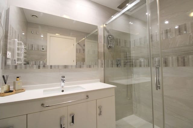 2 slaapkamer Appartement te koop in Punta Prima, Torrevieja met zwembad - € 420.000 (Ref: 9439587)