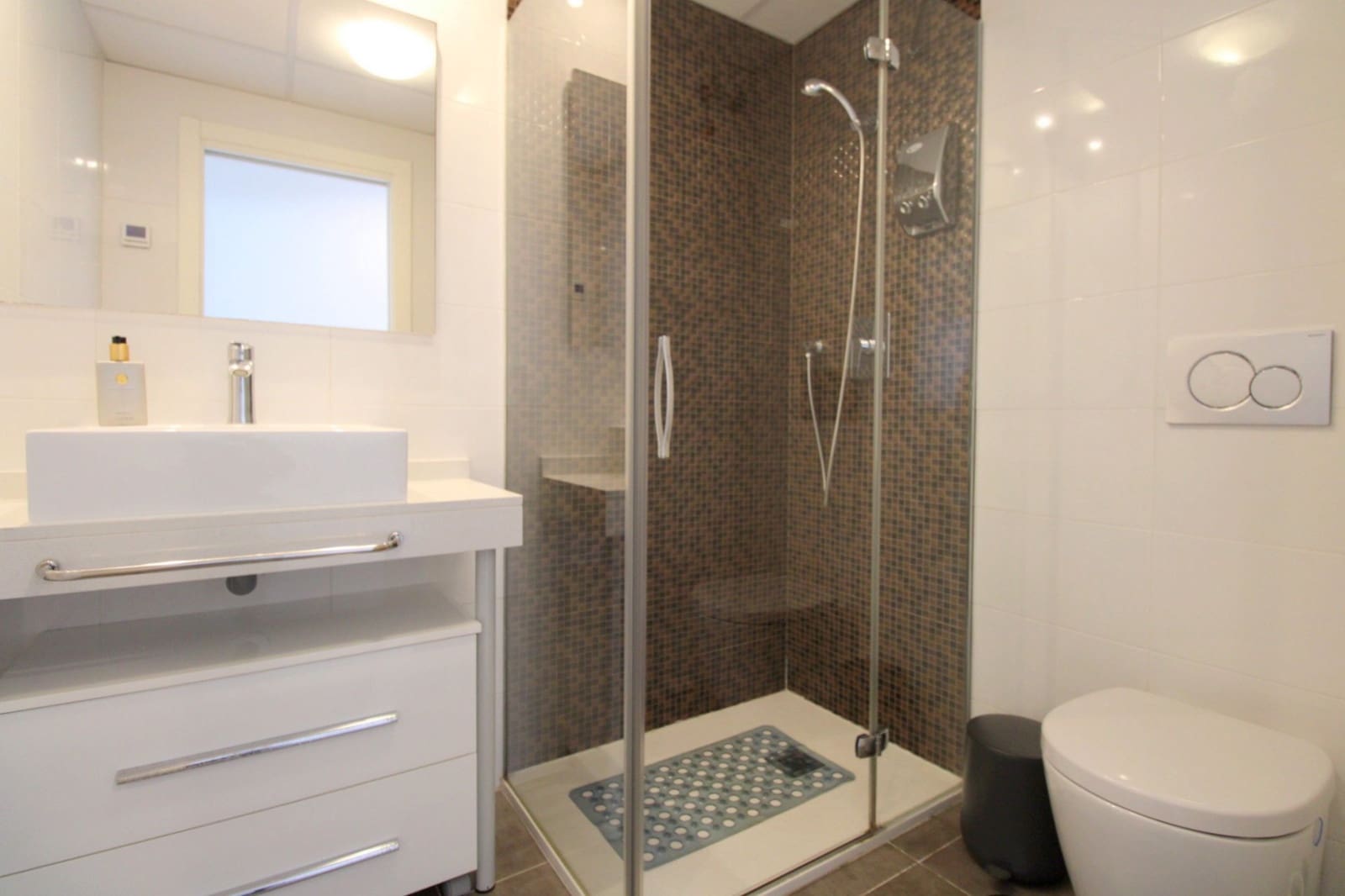 2 slaapkamer Appartement te koop in Punta Prima met zwembad - € 420.000 (Ref: 9439587)