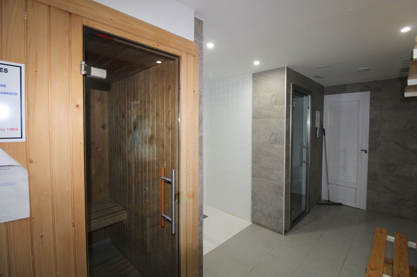 2 slaapkamer Appartement te koop in Punta Prima met zwembad - € 420.000 (Ref: 9439587)